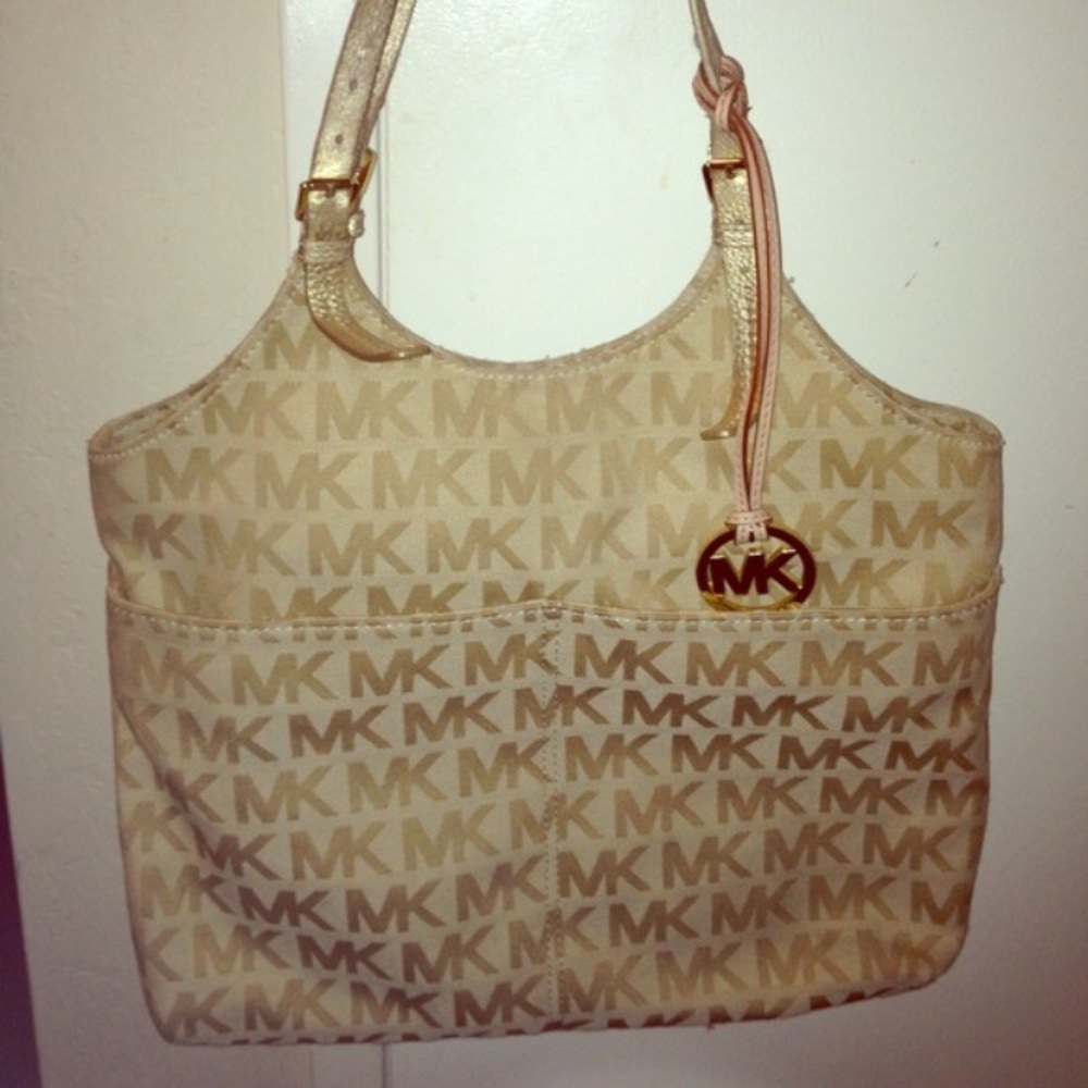 Very gently used Michael Kors purse